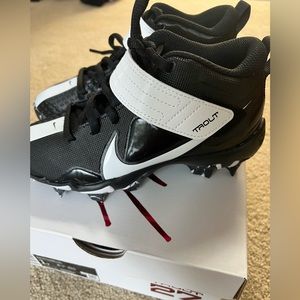 Kids basball cleats-new in box